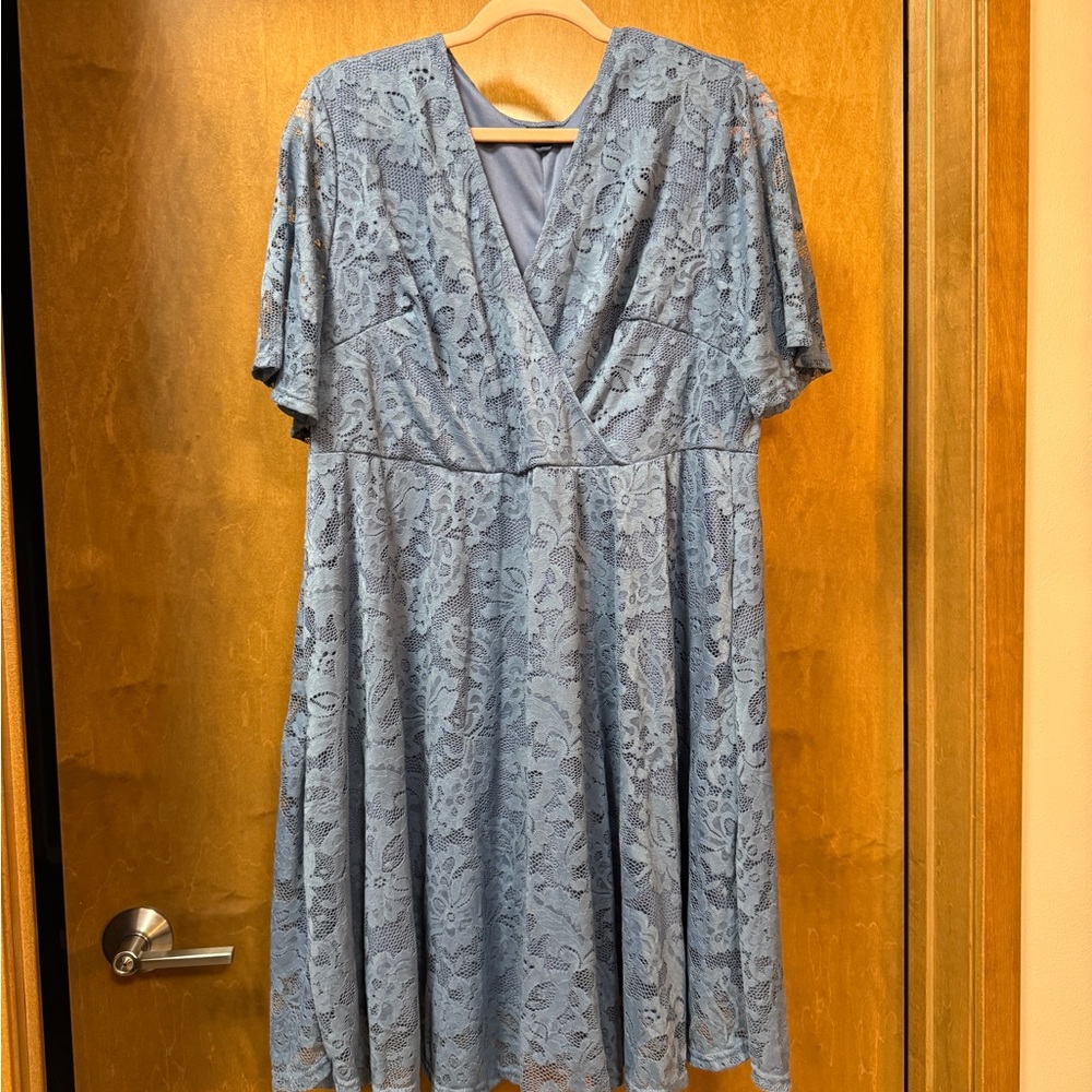 Chic Blue Lace Midi Dress